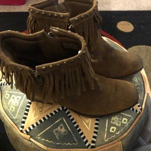 Fringe boots